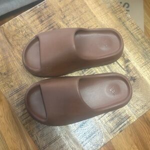 adida yeezy slides 👣👣